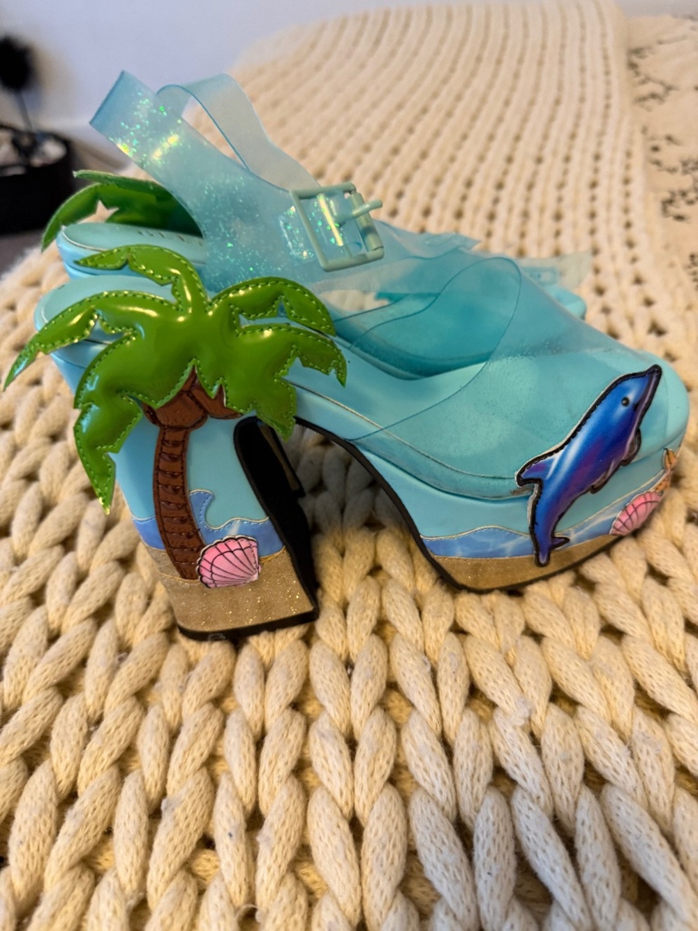 RARE Delia’s Platform Puffy Beach Heels